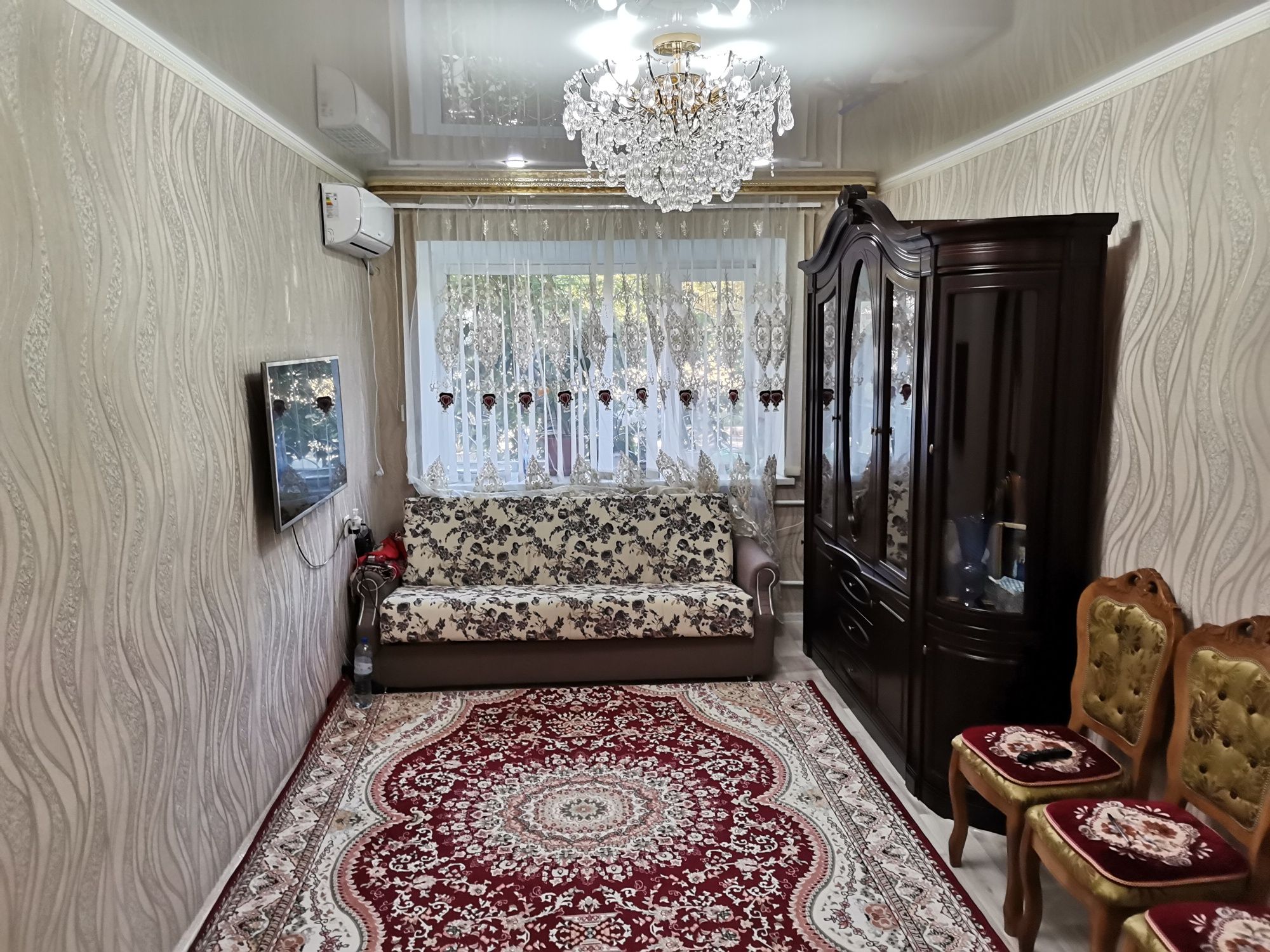 Продам буфет очень красивый сделан из качественного материала