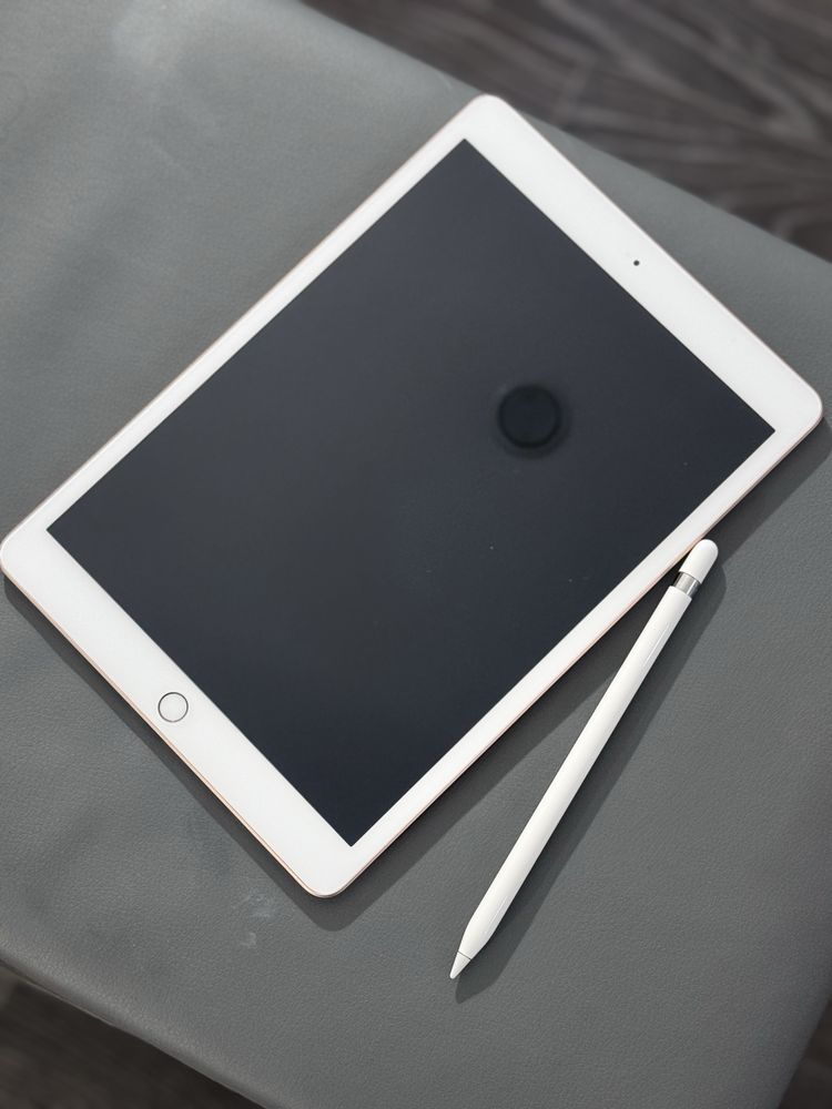 ipad 8th gen (2020), apple pencil 1