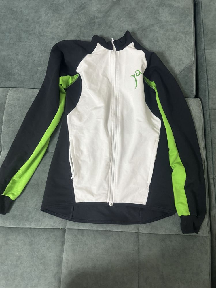 Продам  школьный   костюм и спортивную кофту  НИШ