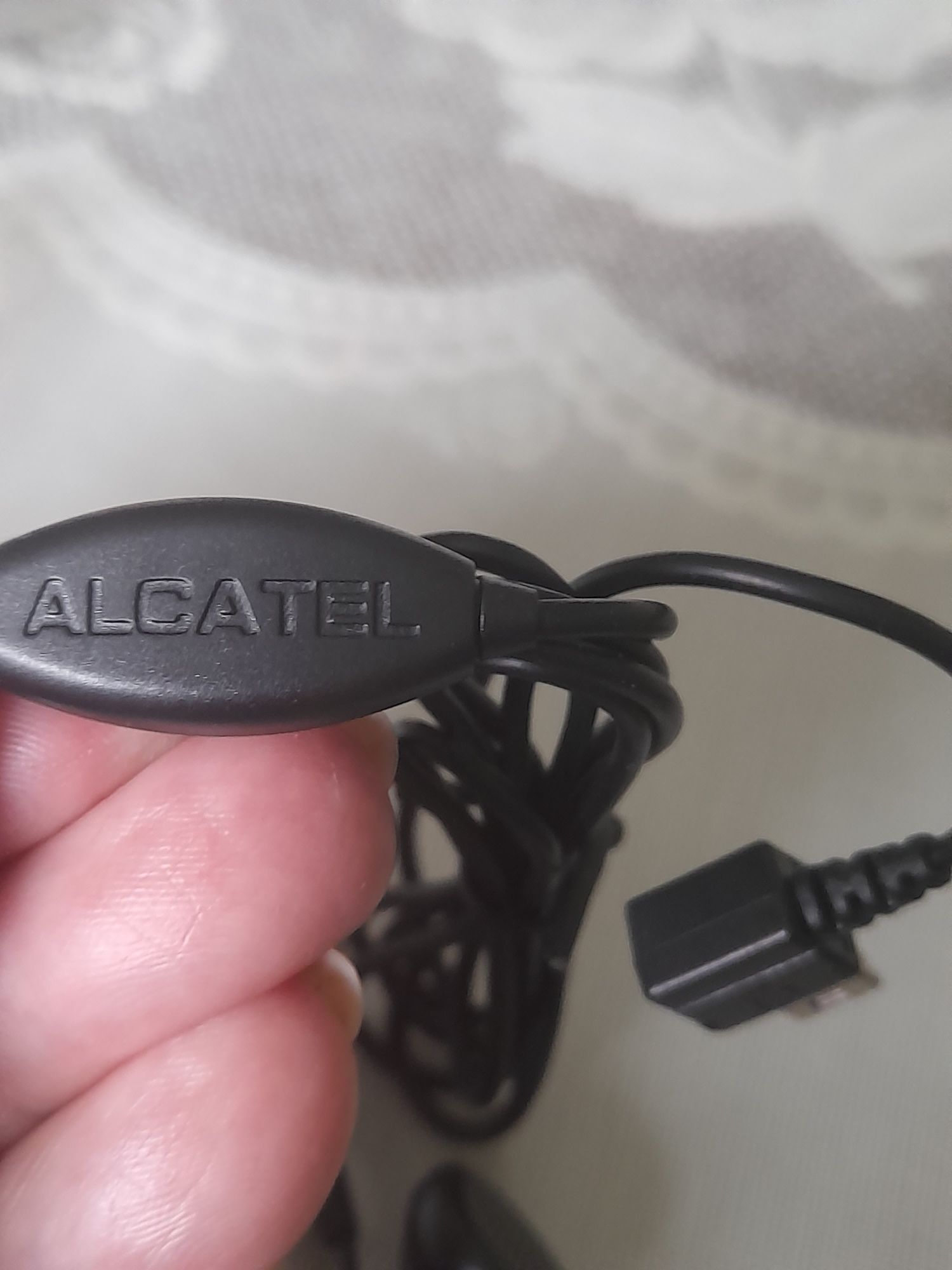 Наушники Nokia ALKATEL,черные и белые.