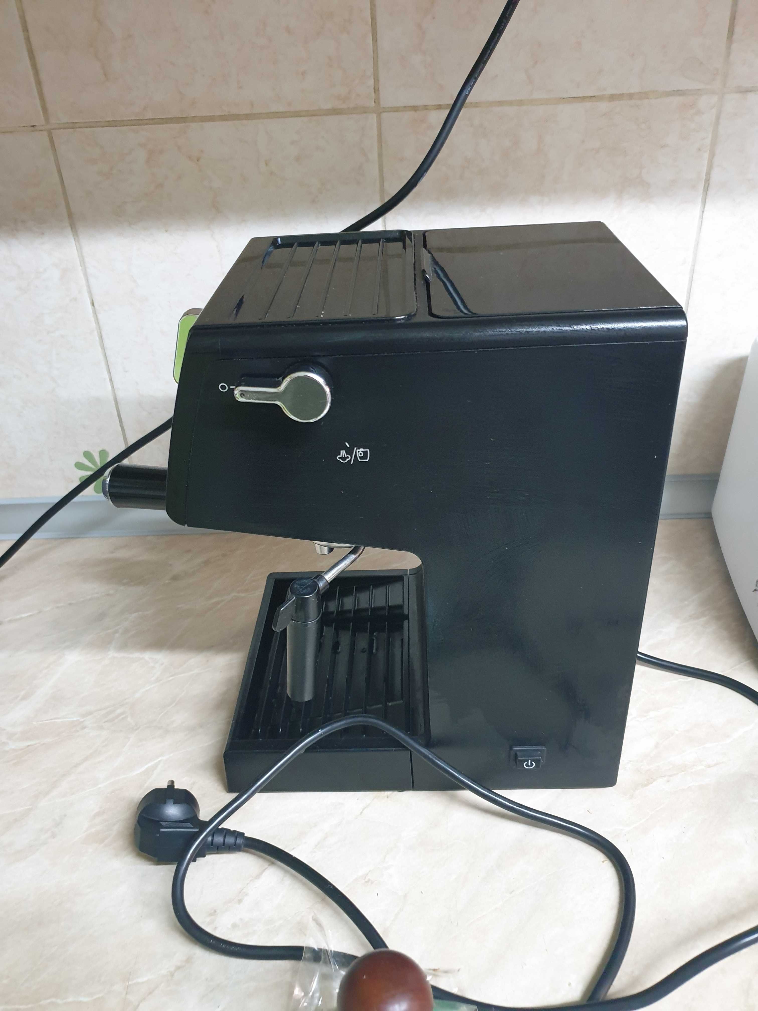Кофеварка рожковая Delonghi ECP 31.21