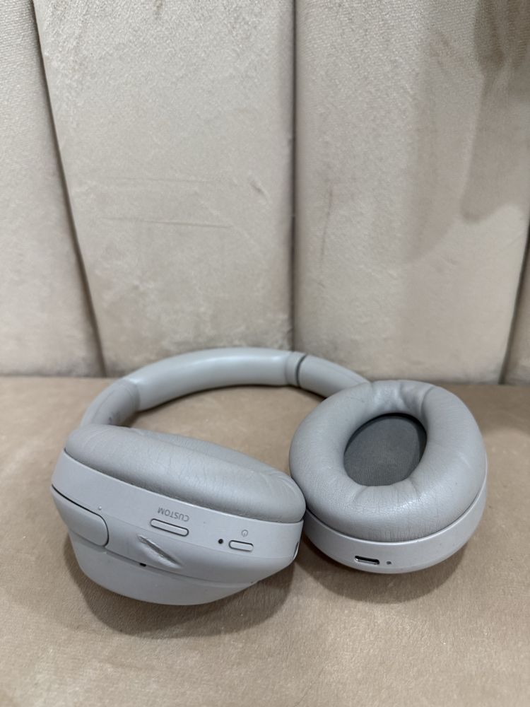 Наушники Sony WH-1000XM4 серебристый