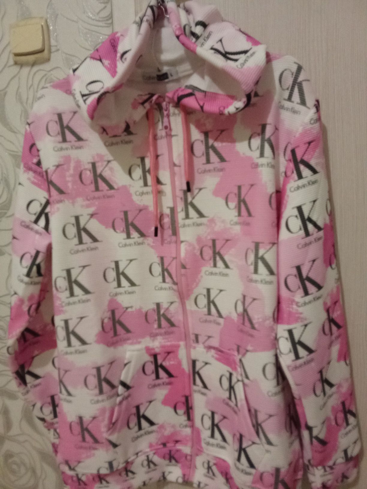 Продам спортивные костюмы