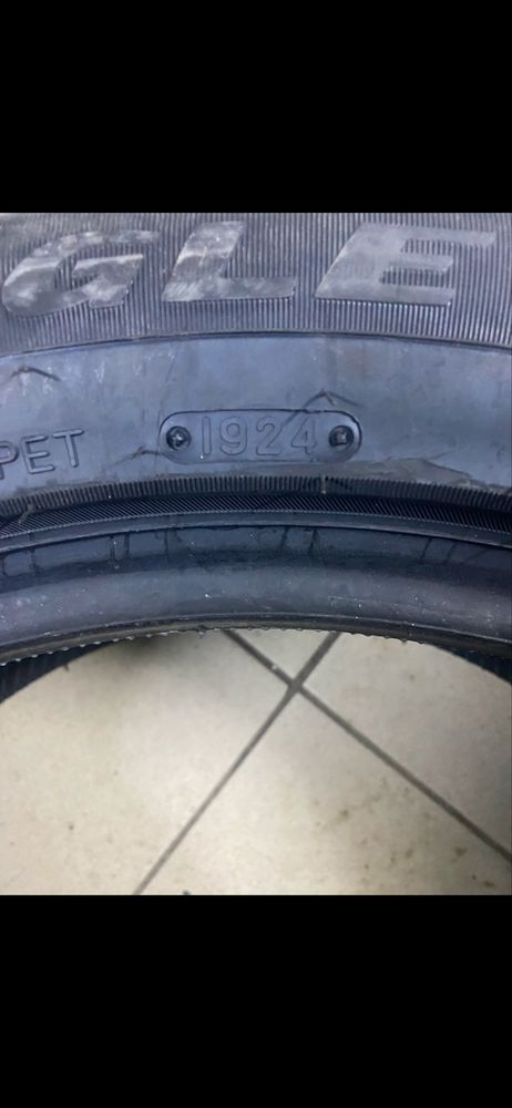 Продам зимнюю резину/шипы/235/55/19/автошины