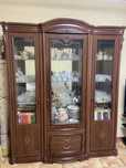 Продам сервант состояние нового