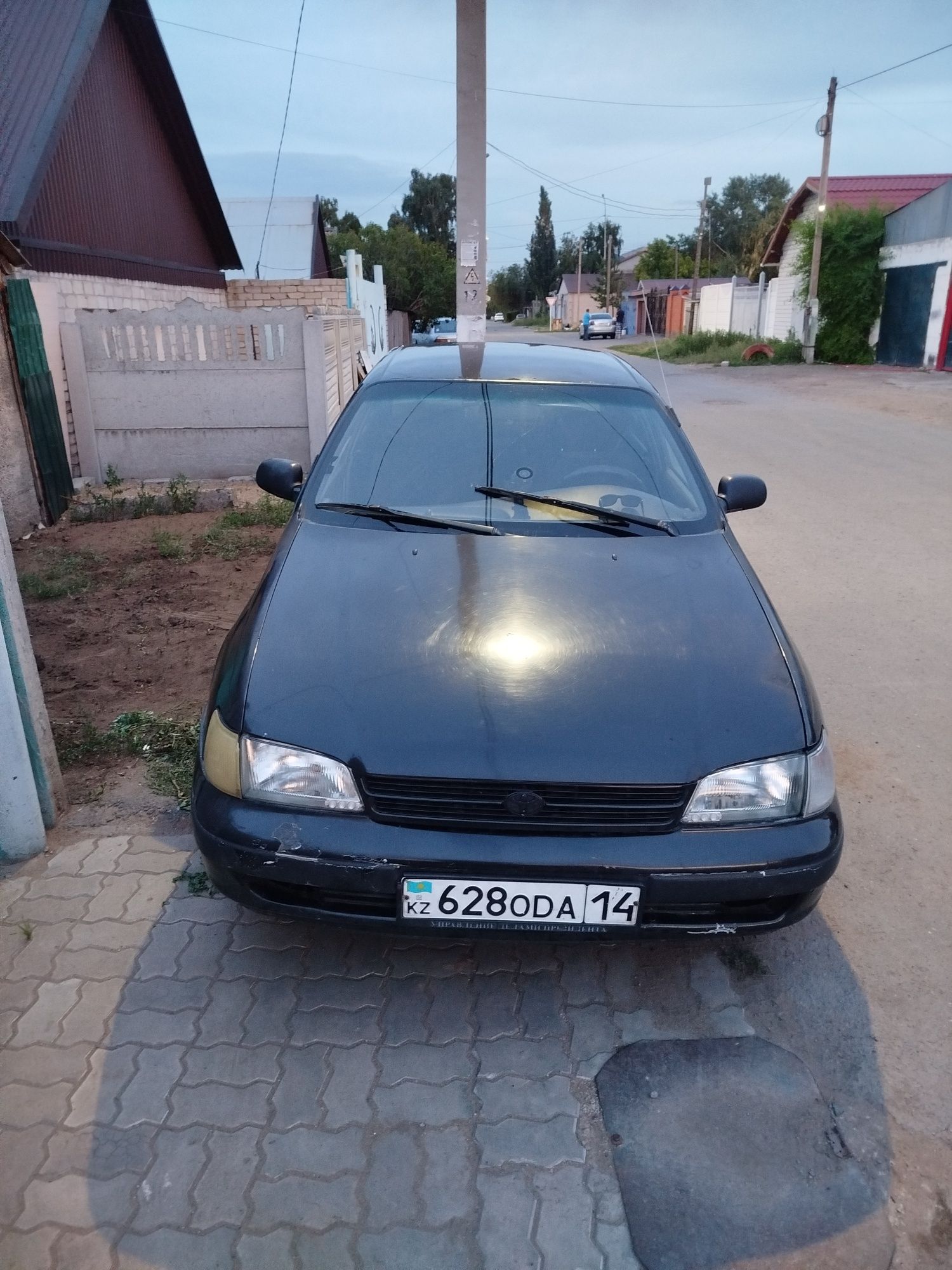 Продам Карину е 1995 г 1.6