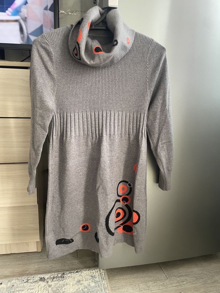 Продам новые платья