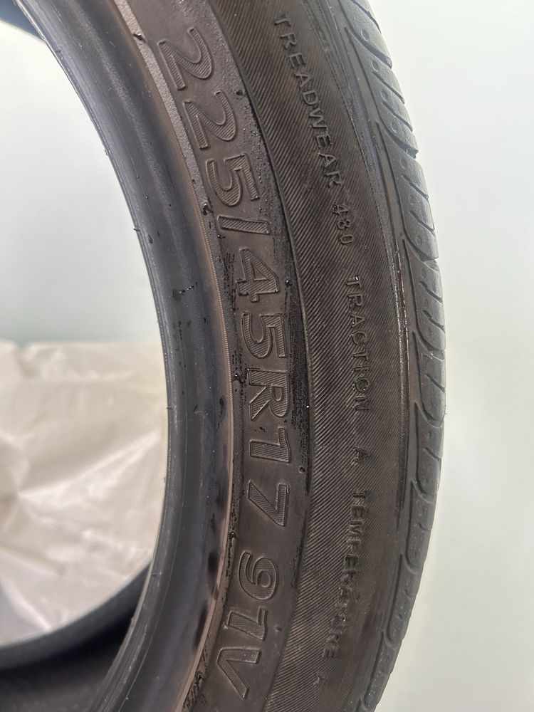 Шины kumho 225/45/17 летние.