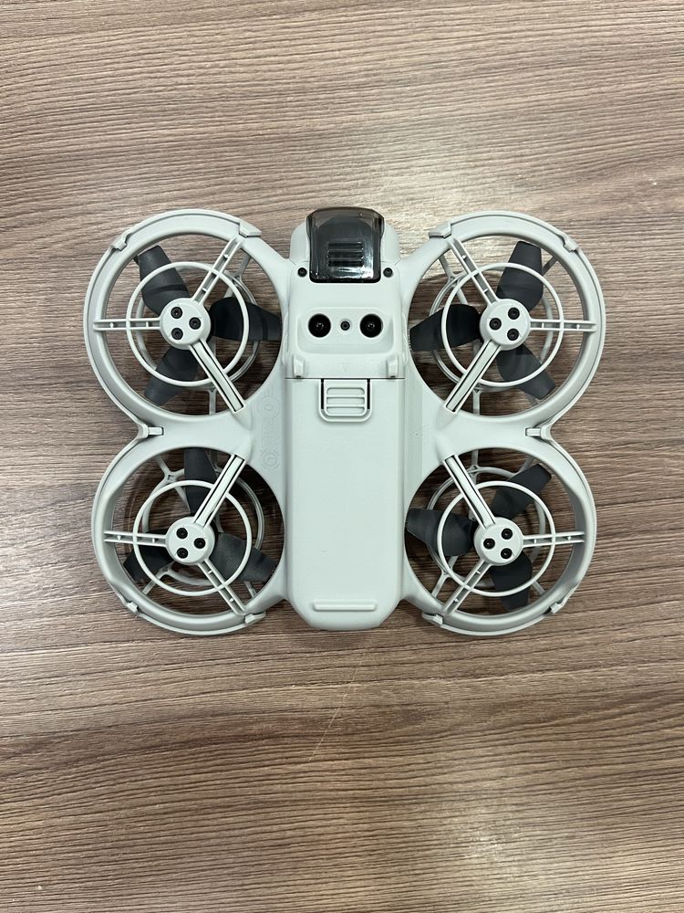 DJI Neo Fly More Combo серый – компактность, 46 мин полета, 4К!
