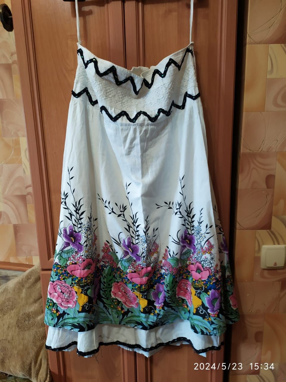 Юбки женские  разные.