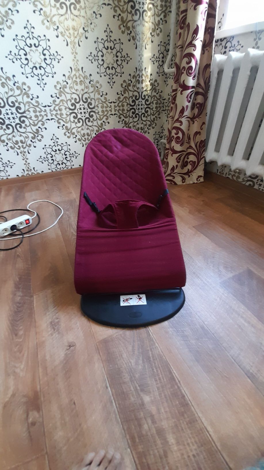 Продам  шезлонг бордовый 3 положение