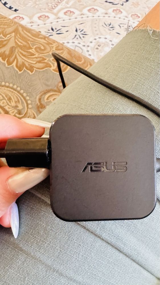 ASUS. Оригинальное Зарядное устройство от ноутбука Asus.
