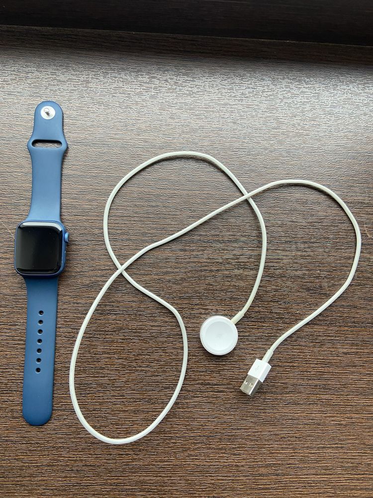 Продам Apple Watch 7