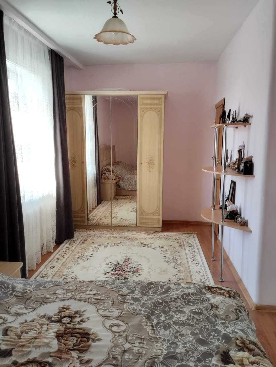 Продам 4 ком квартиру в центре