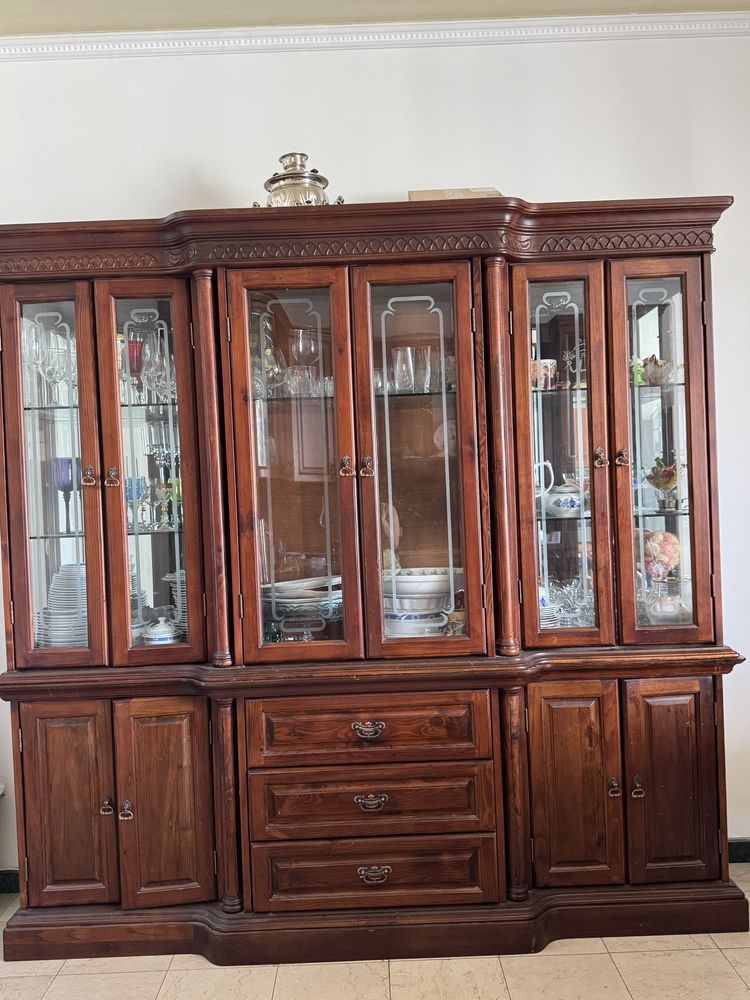 Сервант и комод продам