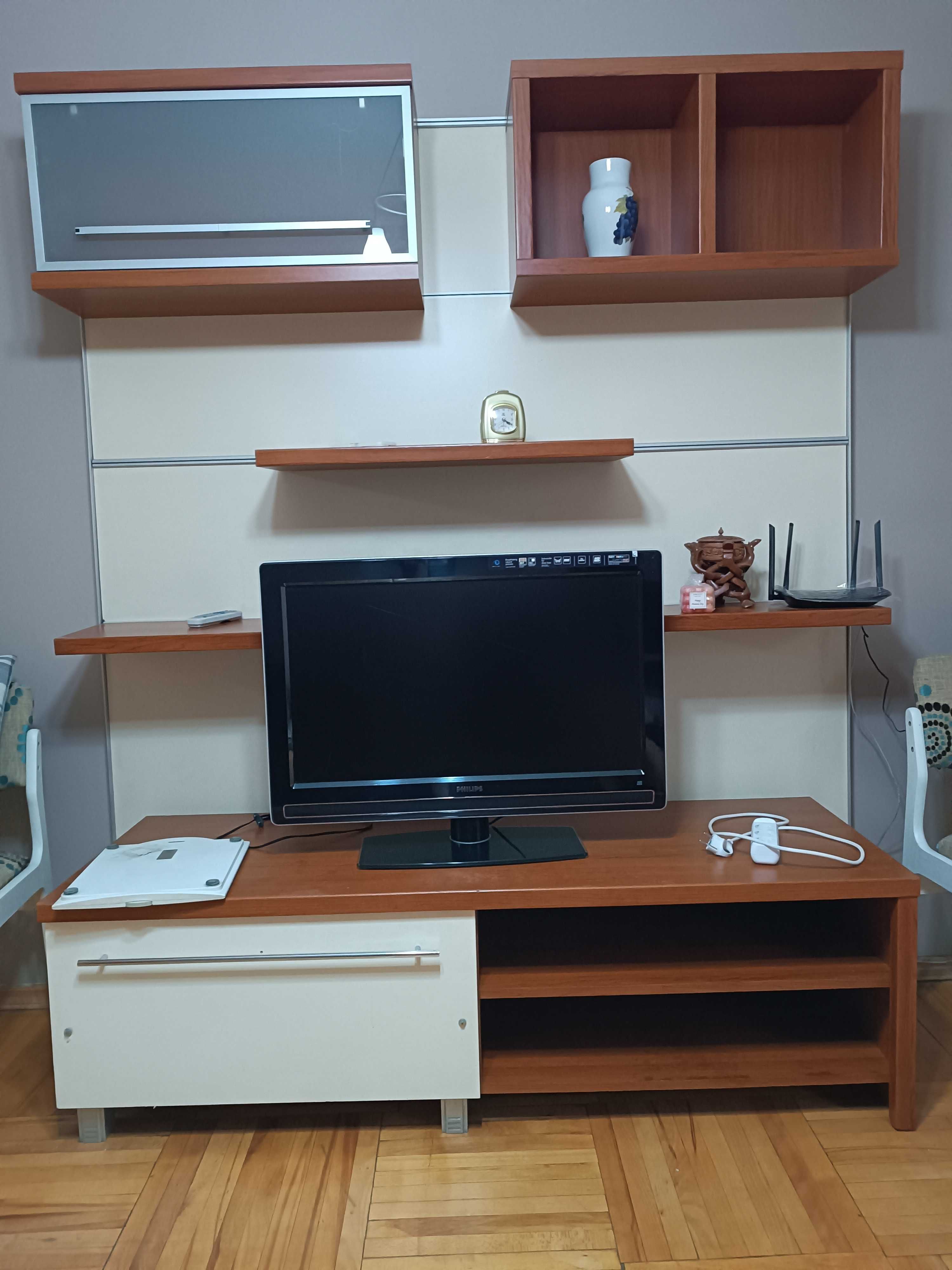 Продам настенную панель с полками