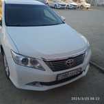 Toyota Camry, 2013 г.в., белого цвета, V-2,0, в хорошем состоянии