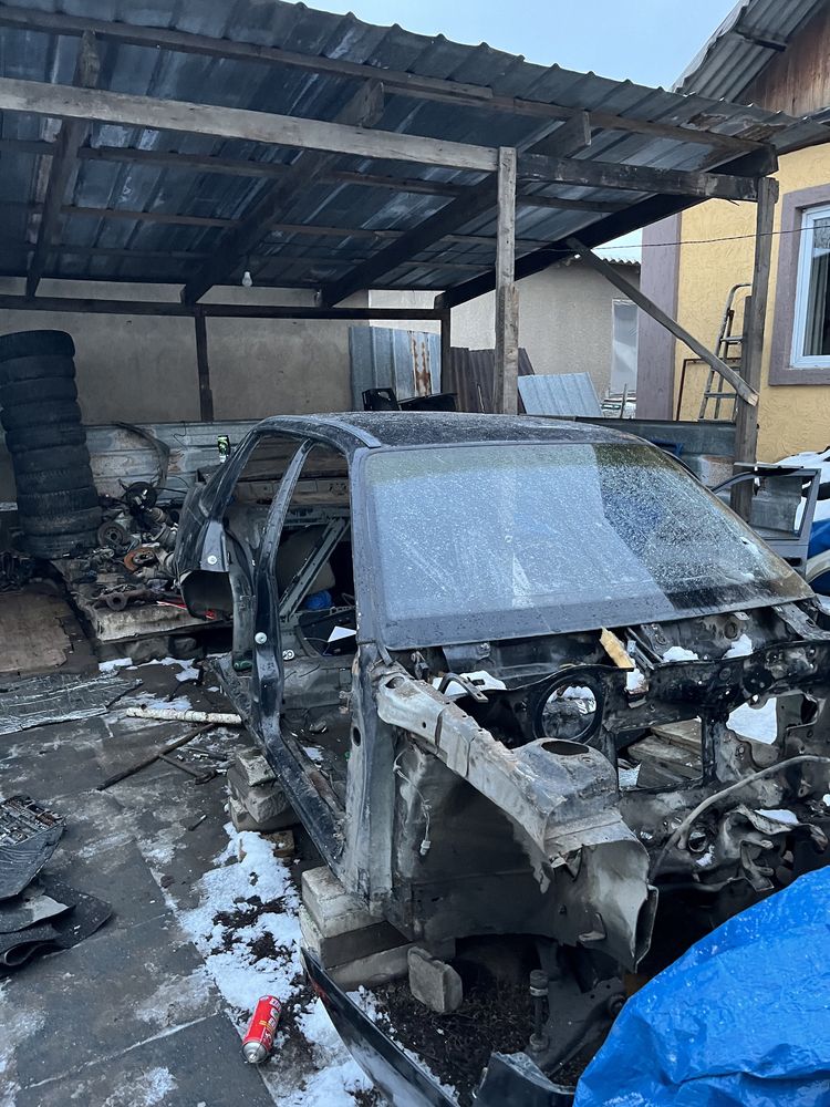 Daewoo Nexia есть все запчасти.Двигатель,Капот,крыло,фары,бампер,шины
