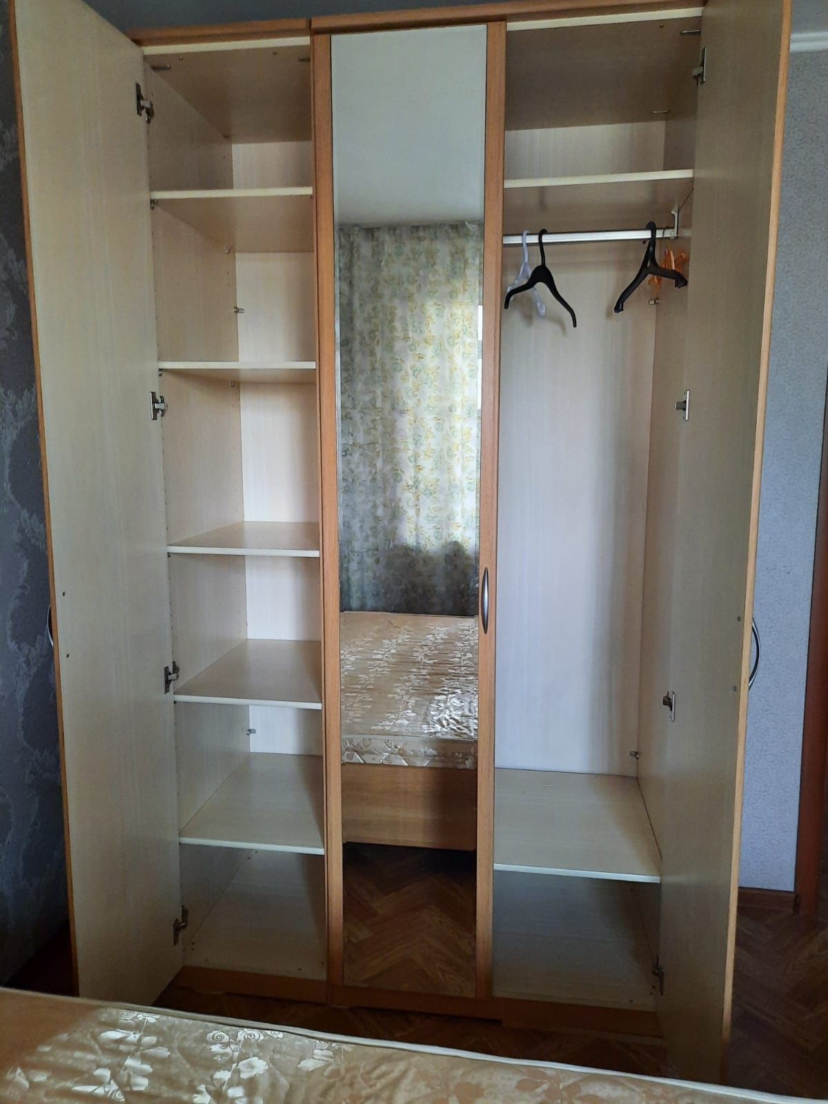 Продам шкаф и кровать
