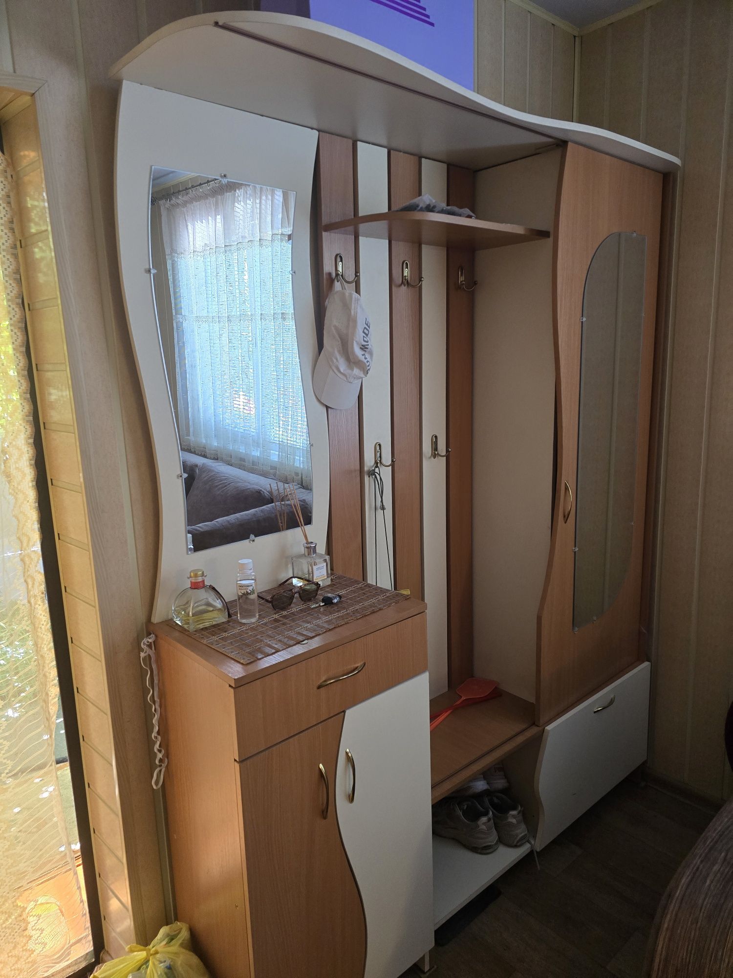 Продам  прихожую