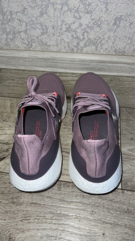 Кроссовки женские Adidas Ultraboost 22