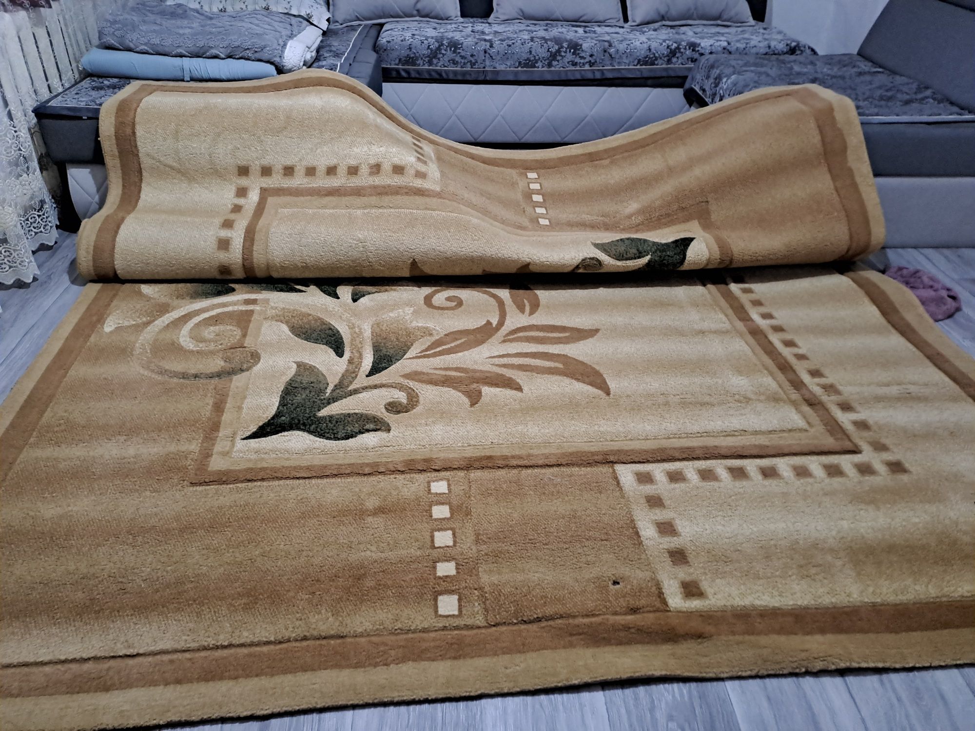 Палас новая в хорошем состоянии продаём