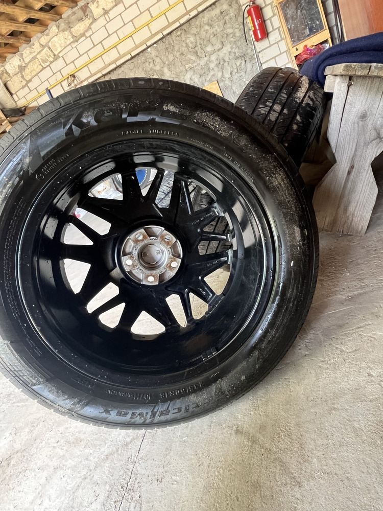 Титанкы +покришка 235/60R18
