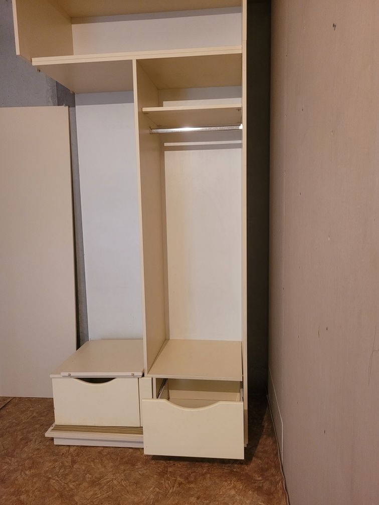 Продаю шкаф купе с цельными зеркалами в полную высоту шкафа