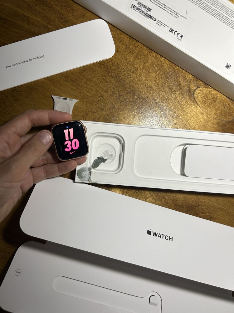 Эпл вотч :Apple Watch SE 40mm Gold Aluminum Case Starlight Sport Band