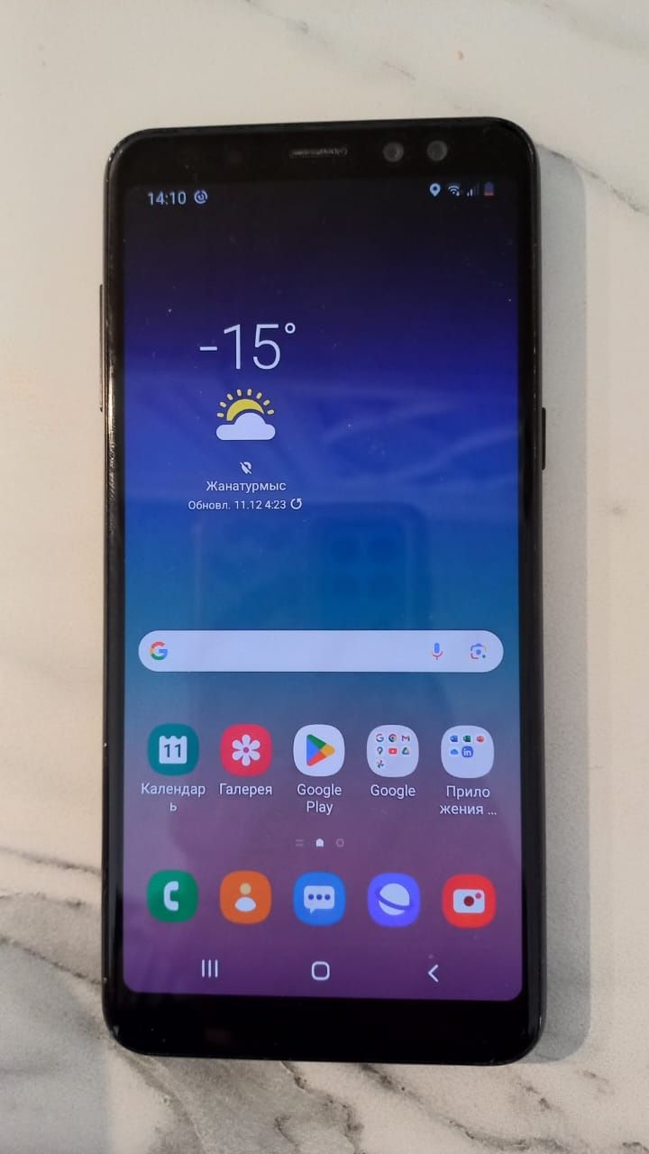 Продам смартфон Samsung A8 (2018)