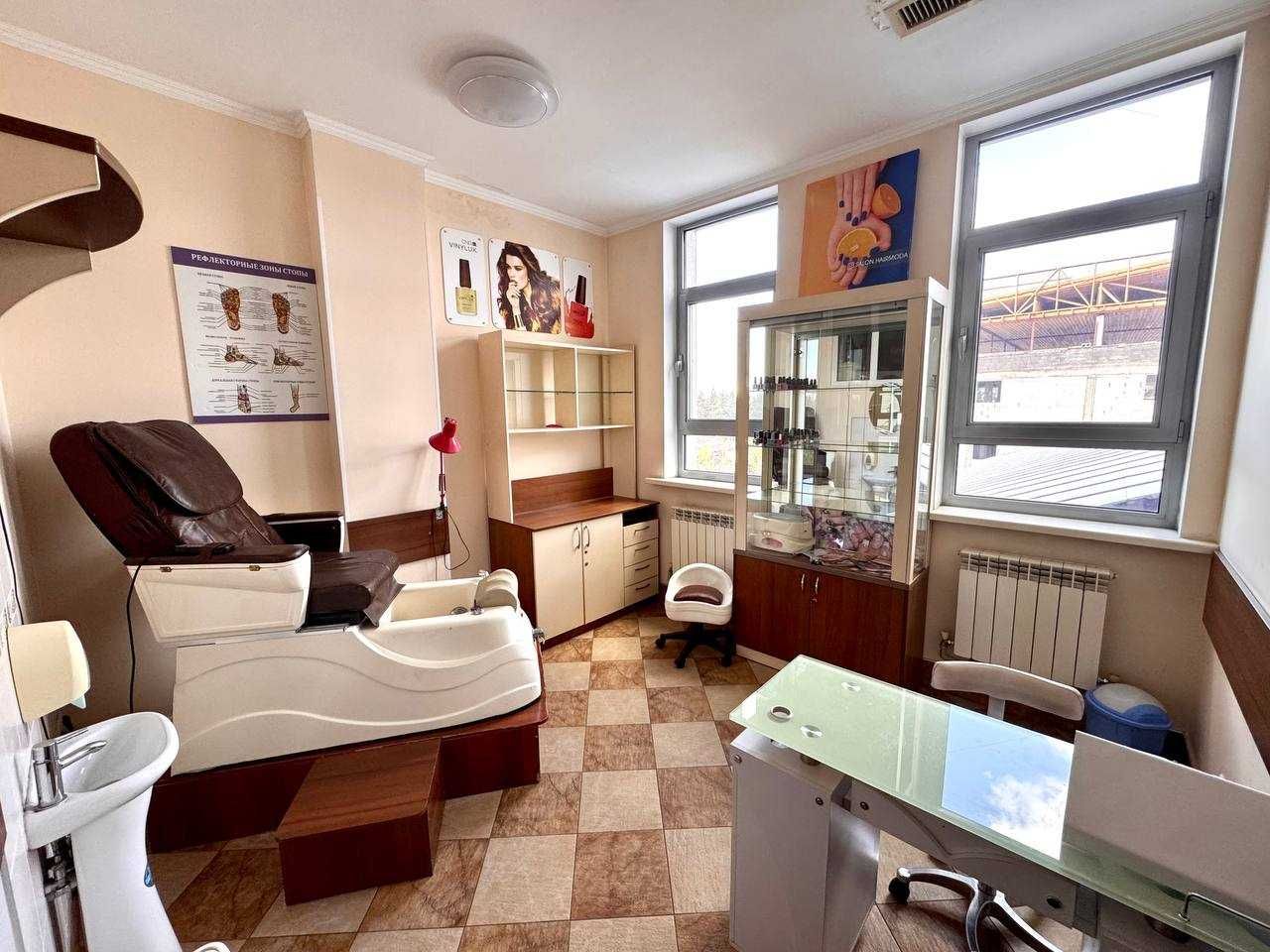 Сдам в аренду салон красоты, 320 м², г. Есик, ТРЦ «АЛМА»