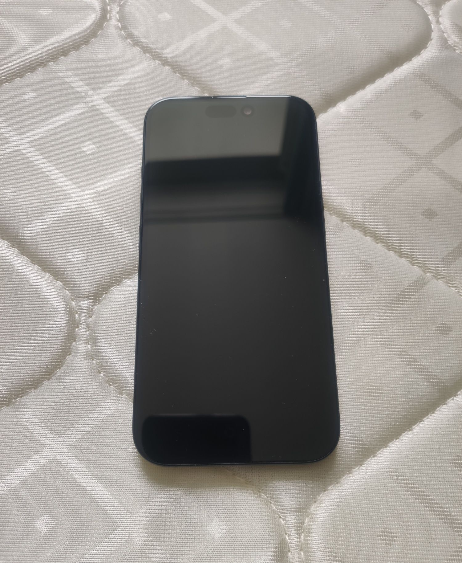 iPhone 16 черный 8/128GB