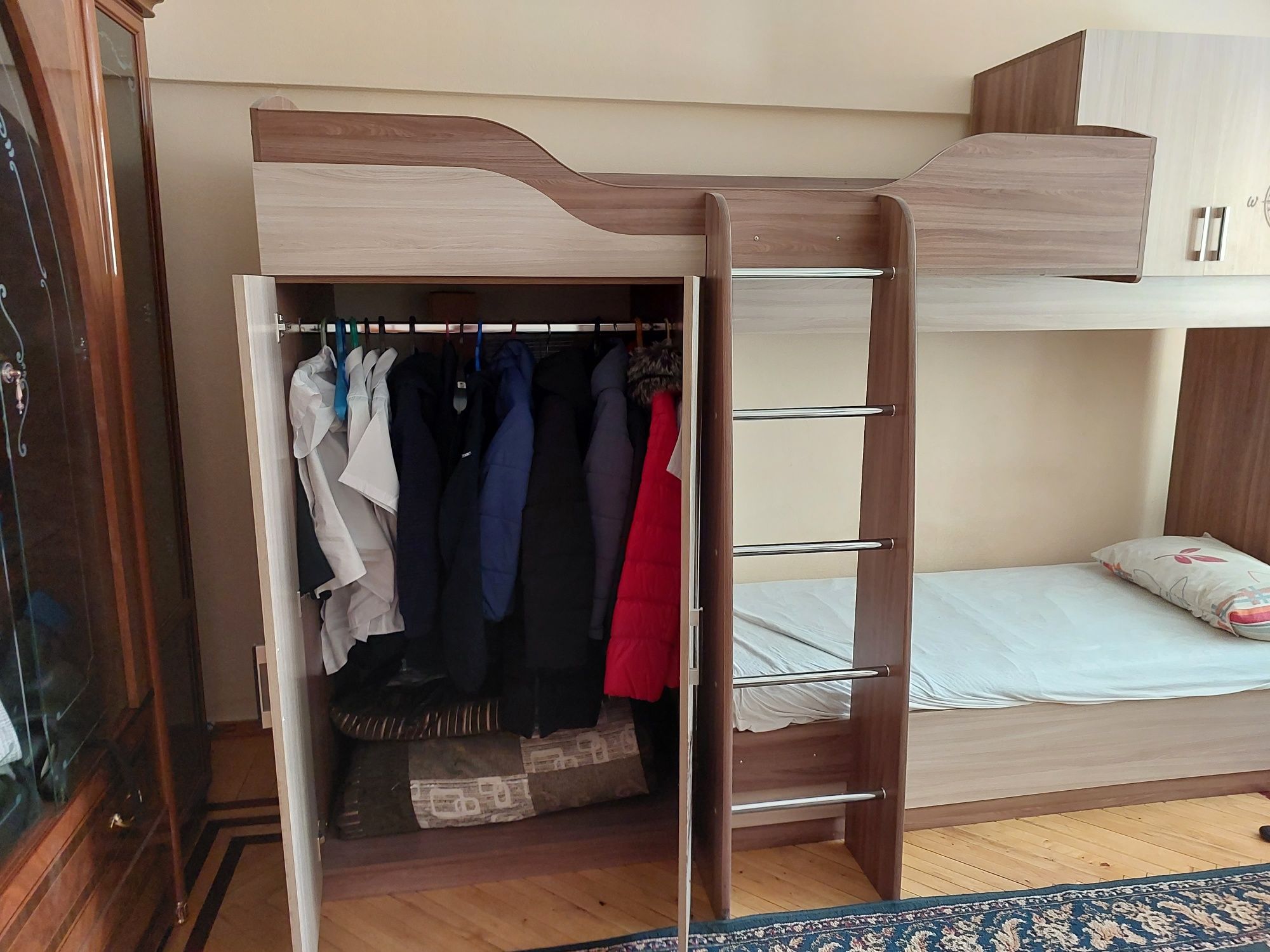 Продам двухъярусную кровать