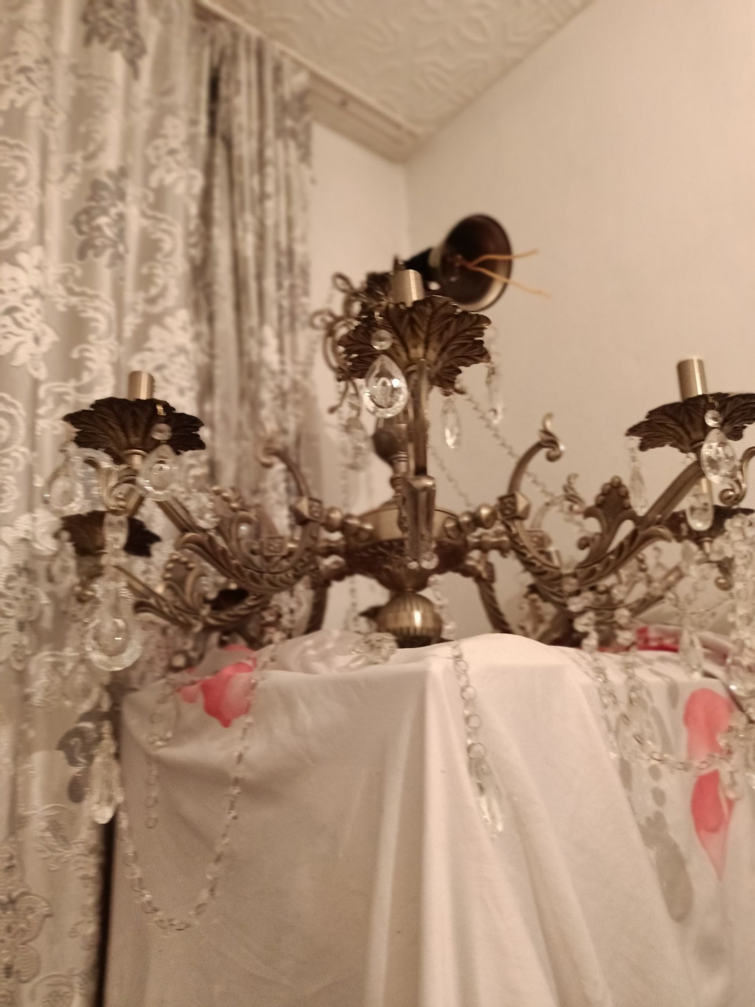 Продаётся люстра 6 рожковая