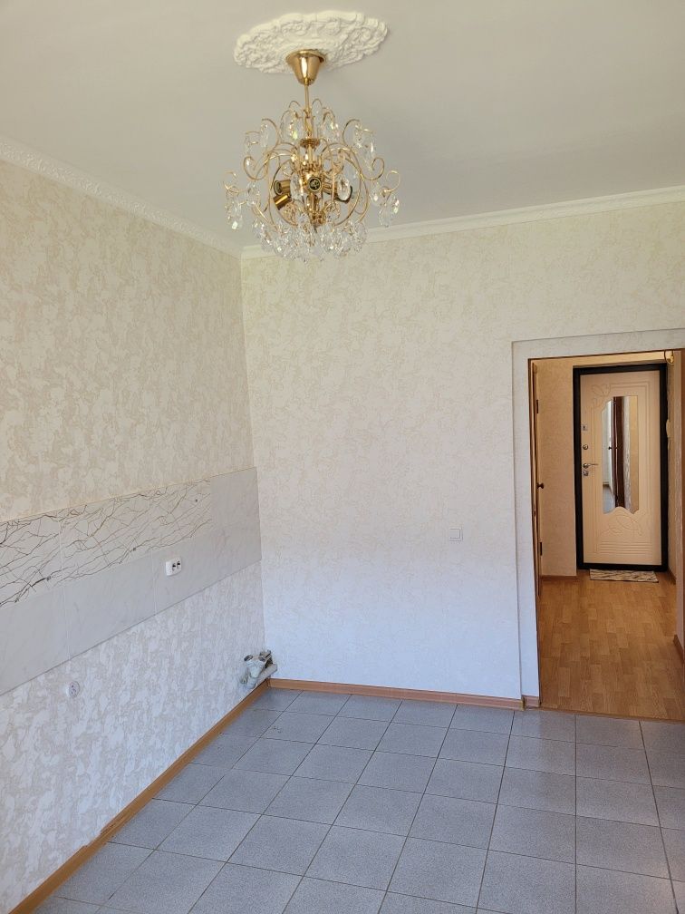 Шикарная 1.5 кв улучшенная, кирпич дом, 2 эт, 2 лоджии, ремонт, 42 м2