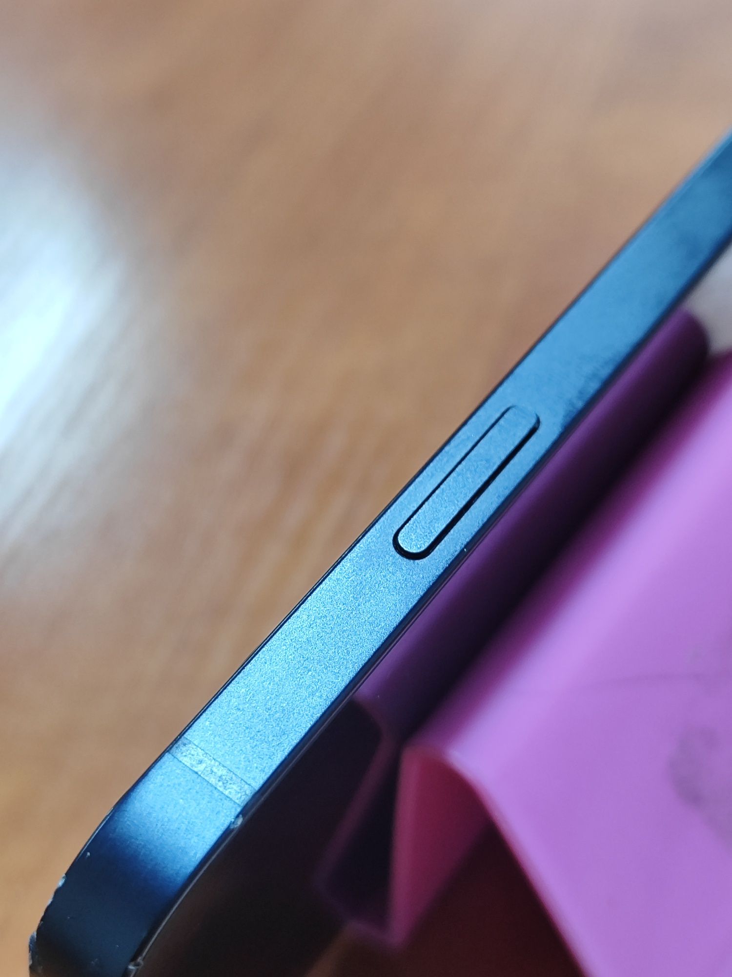 Продам iPhone 12, АКБ 93%