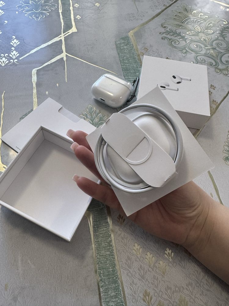 Продам airpods 3