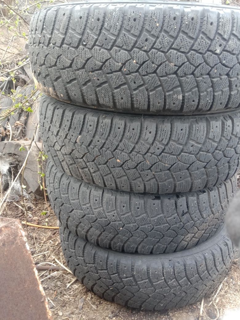 Покрышка на 225/70 R16 4шт Motodor