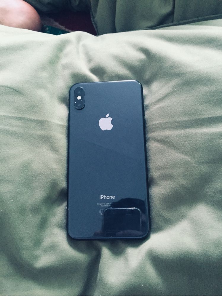 Iphone XS MAX акб 80% паметь 64гб