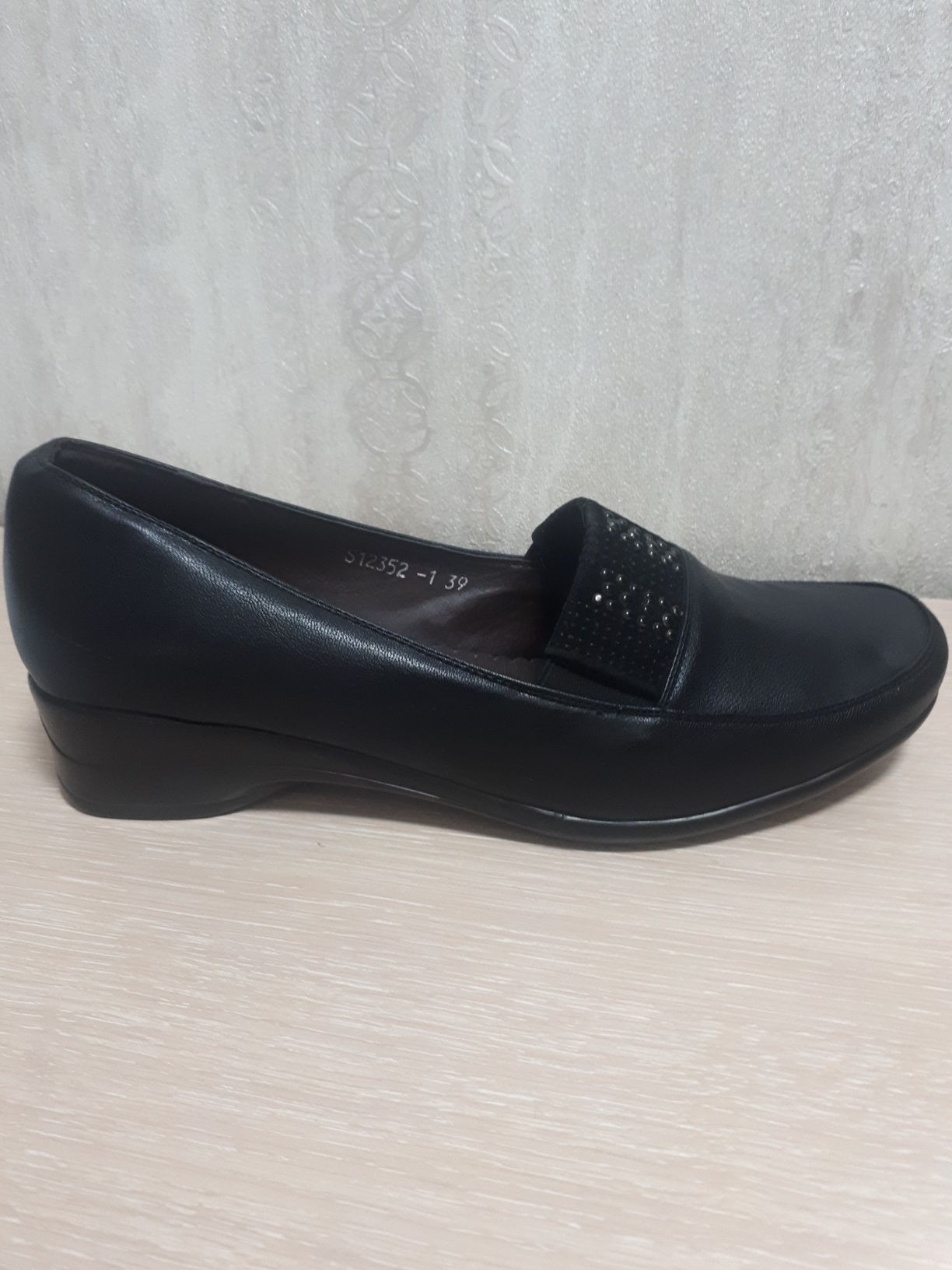 Продам женскую новую обувь.