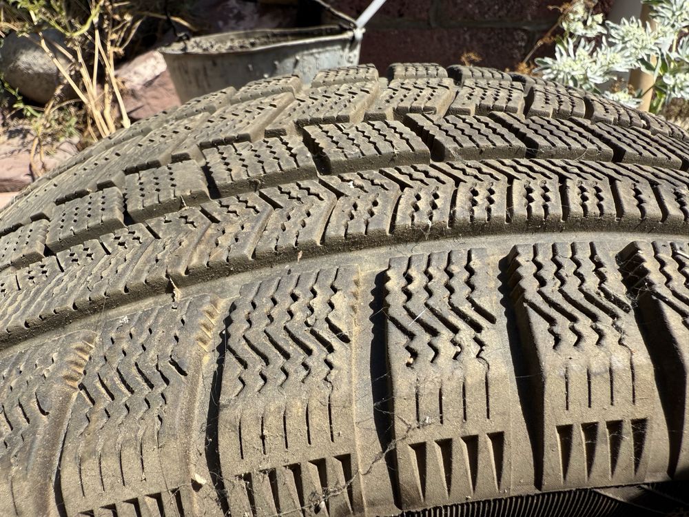 Зимние шины 215/55 R17