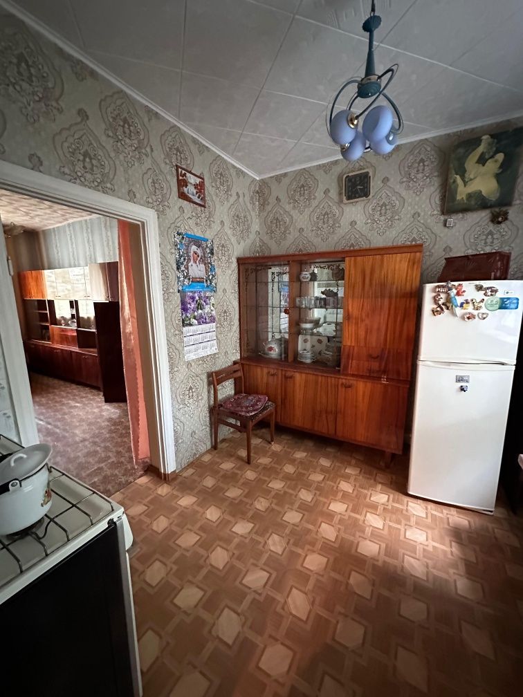 Продам квартиру на 1м этаже, Михайл. 1/2, 2 комн,  зем уч. 8 сото