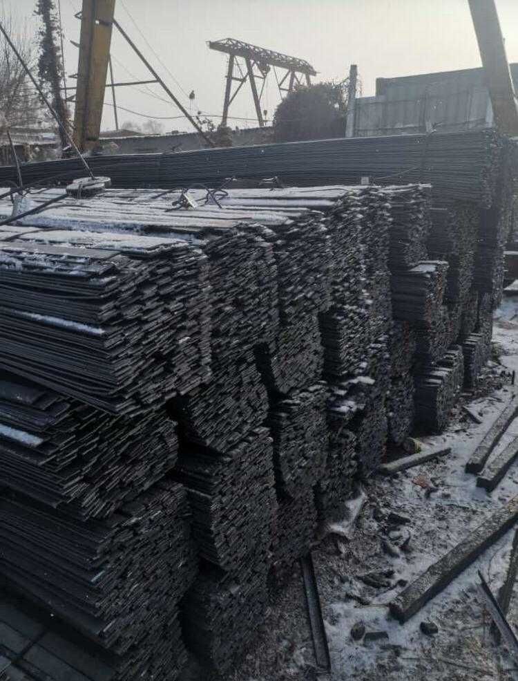 Полоса стальная, ширина 25 / 30 / 40 / 50 мм. Так же рубим по размеру!