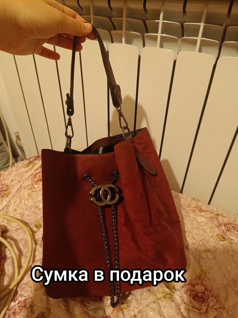 Продам три пакета женских вещей 24 вещи  за 1700 тг 42-44 р