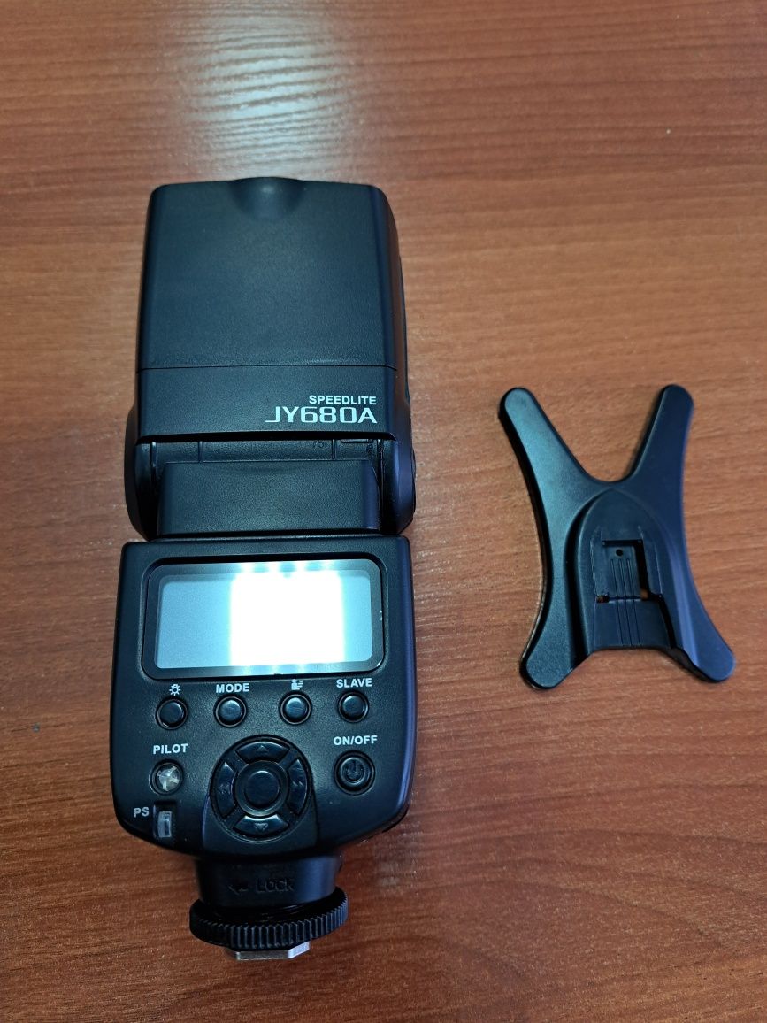 Вспышка Viltrox JY680A и бленда nikon HB-32