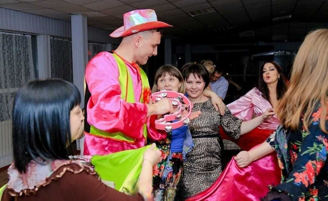 Тамада ведущая праздников, выездная регистрация