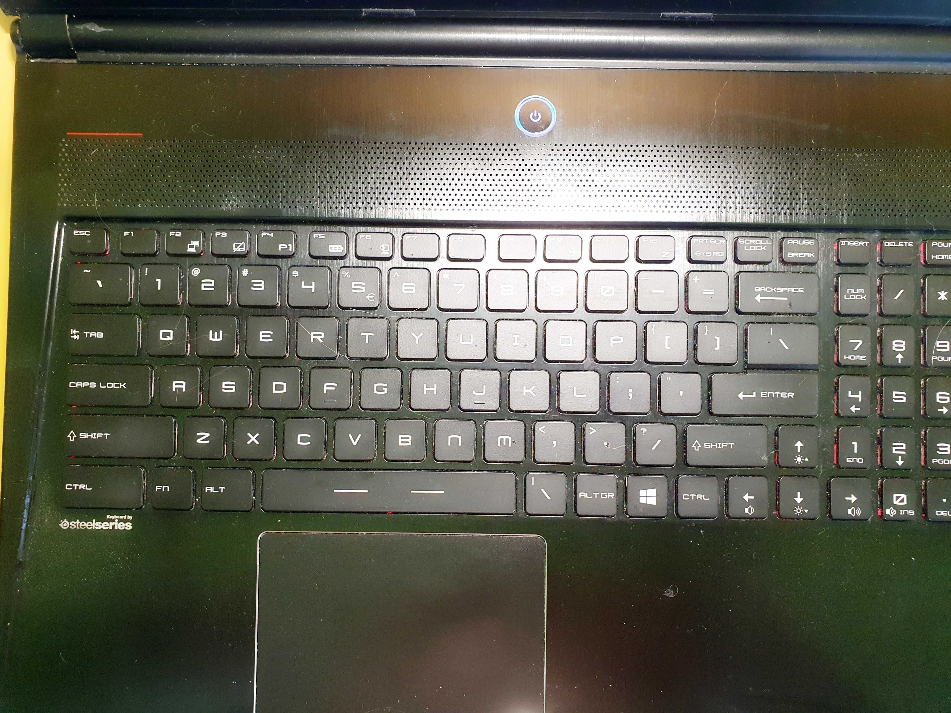 MSI GS60 2PE Ghost Pro 15 FHD, i7 4700hq, GTX 870M 16RAM, 256 ssd