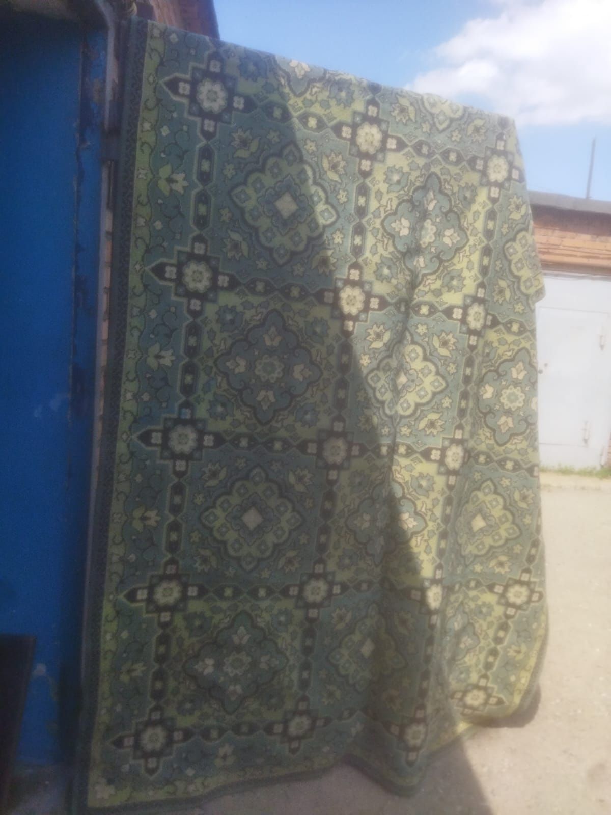 Продам ковер 2,7 на 2, палас 5 на 1,5.