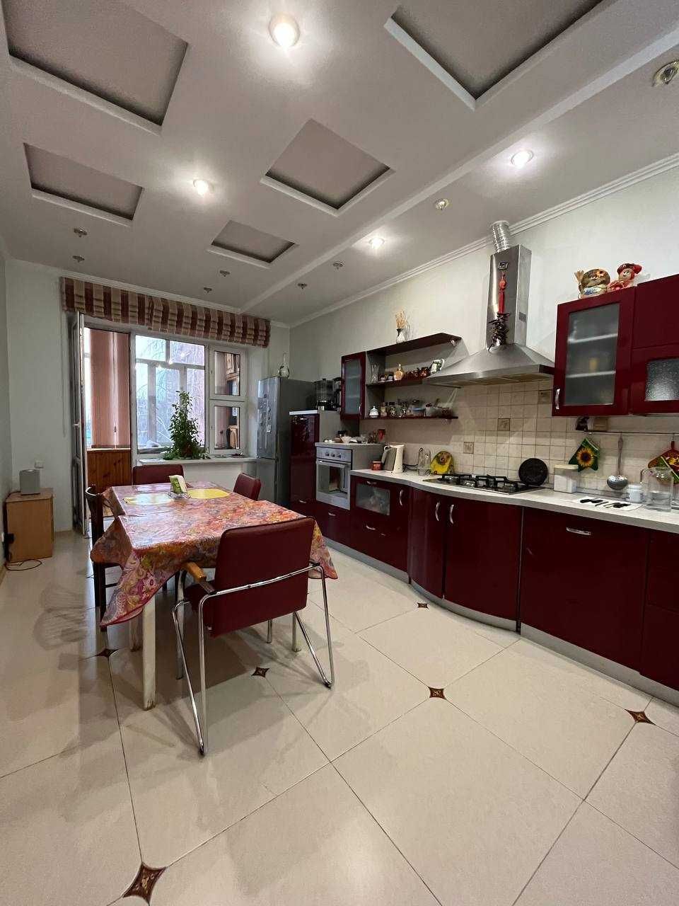 3-комнатная квартира · 122 м² ·памятник М. Маметовой