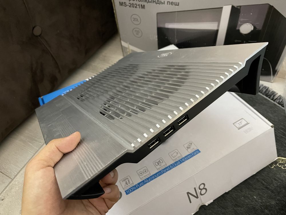 Подставка для ноутбука охлаждающий DeepCool N8 серебристый алюминевый